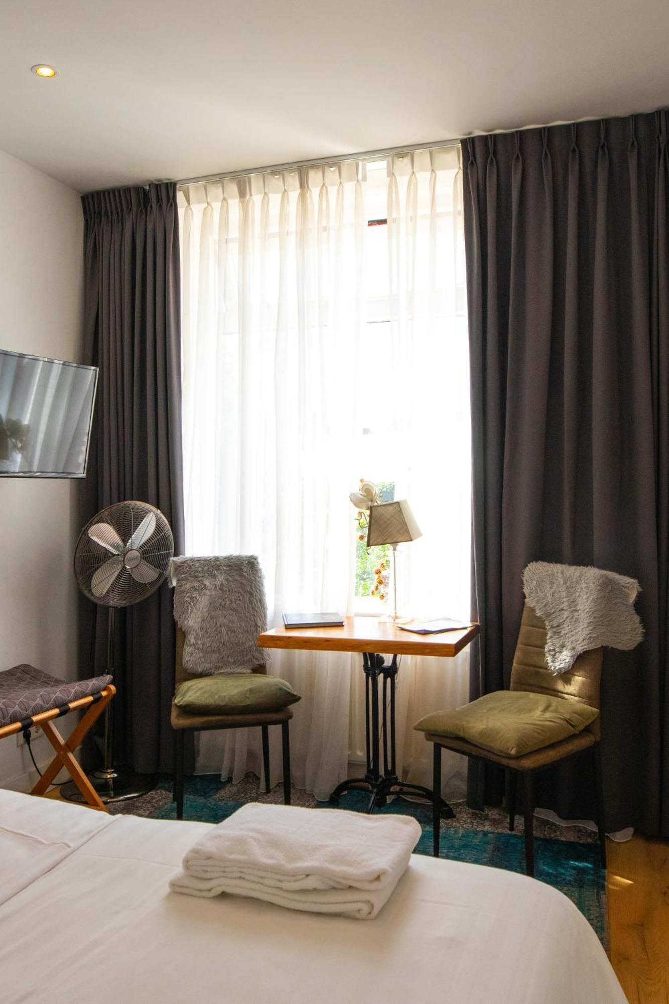 アイントホーフェン Cafe 'T Vonderke Bed & Breakfast エクステリア 写真